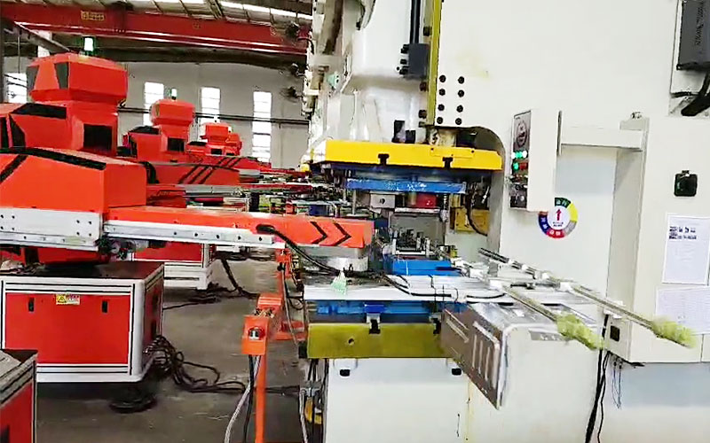 如何正確選擇合適的沖壓自動化設備？